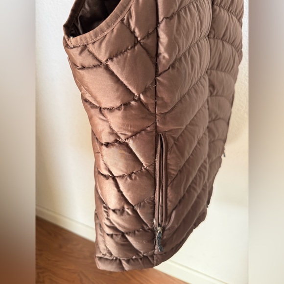🤎 Patagonia Women's Chocolate Brown Down Puffer Vest EUC - Picture 5 of 13